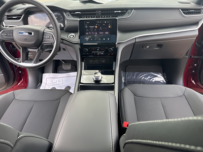 2025 Jeep Grand Cherokee GRAND CHEROKEE L LAREDO X 4X4