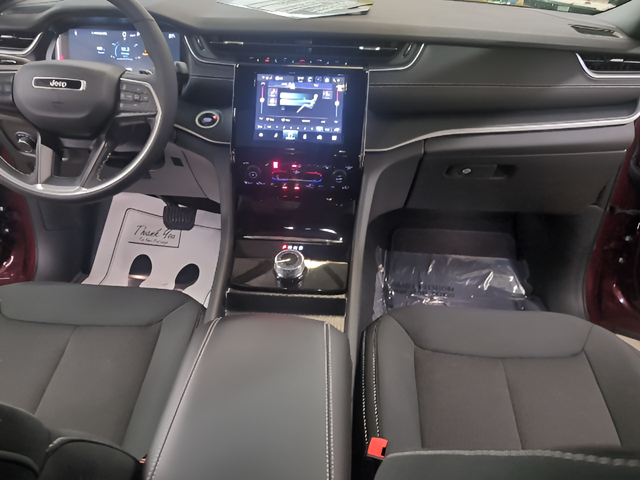 2025 Jeep Grand Cherokee GRAND CHEROKEE L LAREDO X 4X4