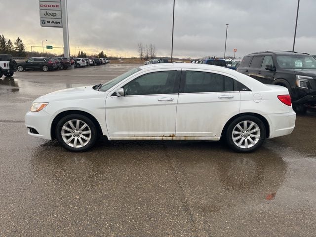 Used 2014 Chrysler 200 Limited with VIN 1C3CCBCG9EN136182 for sale in Albert Lea, MN