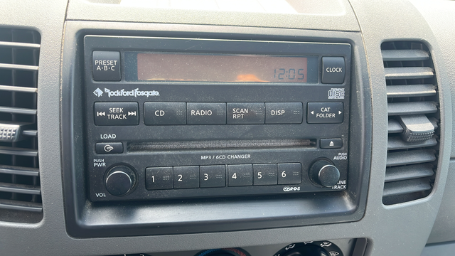 2005 Nissan Frontier LE