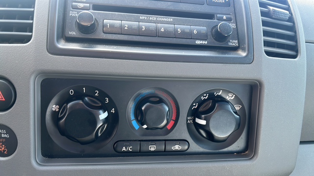 2005 Nissan Frontier LE