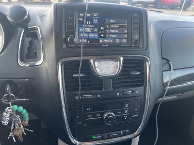 2016 Chrysler Town & Country Touring