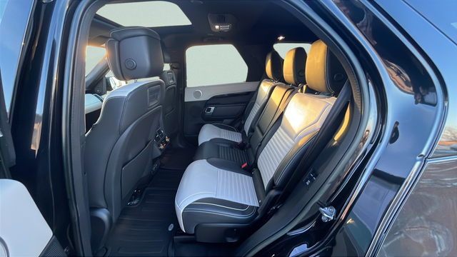 2023 Land Rover Discovery Metropolitan Edition