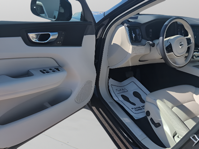 2023 Volvo XC60 B5 Plus Dark Theme